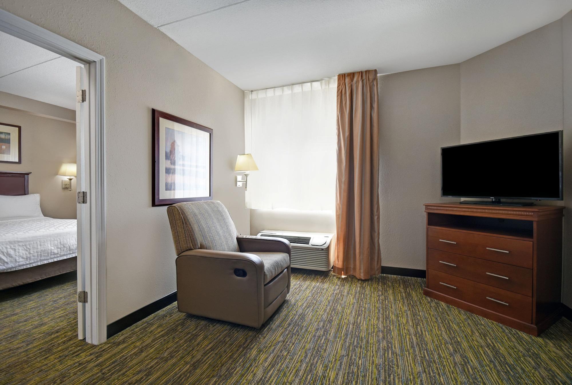 Candlewood Columbia-fort Jackson By Ihg Hotel Columbia